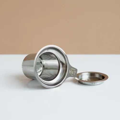 AKIFUSA - Filtre à thé micro-perforé Human and Tea – Filtre à thé micro-perforé en acier signé Human & Tea