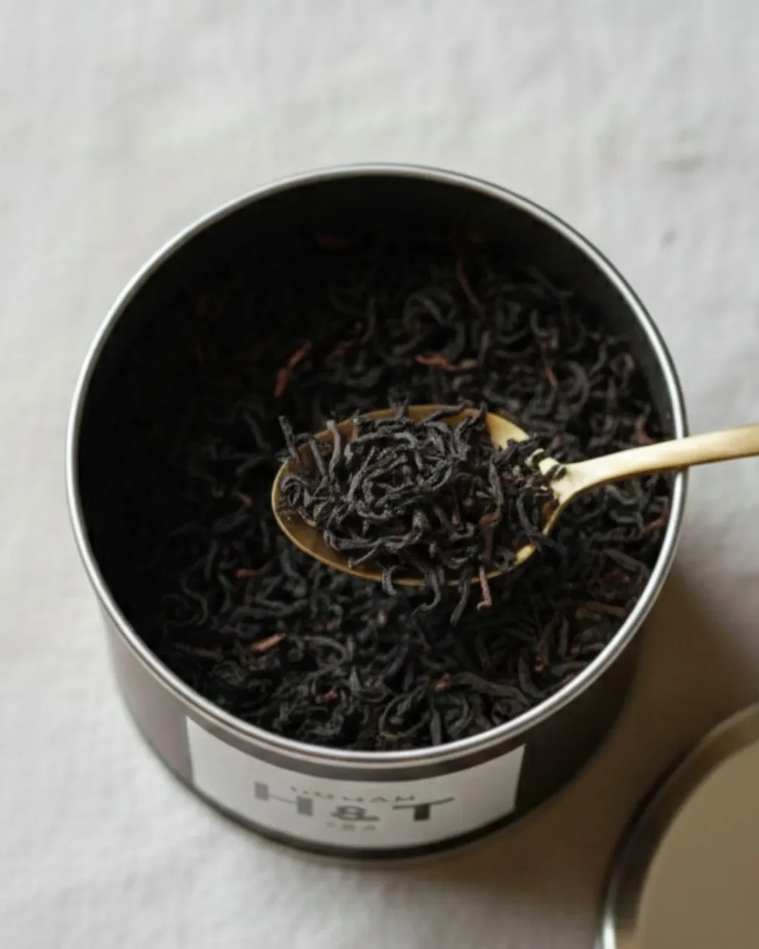 James – Earl Grey noir Very Grey - Bio