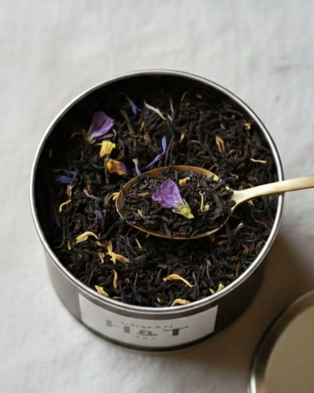 Victoria – Earl Grey noir, agrumes et fleurs bleues