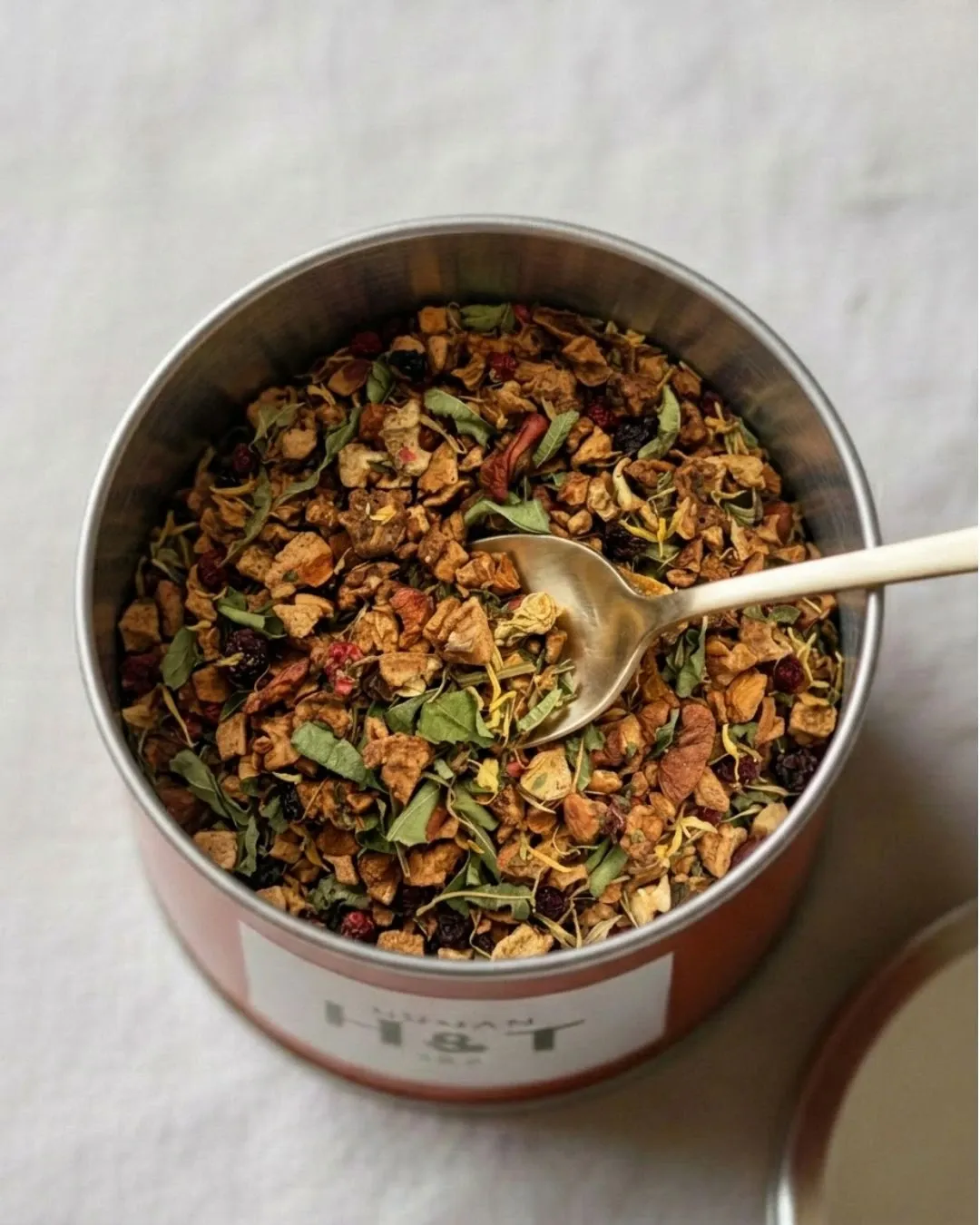Victor – Rooibos vert, verveine, orange, groseille et framboise