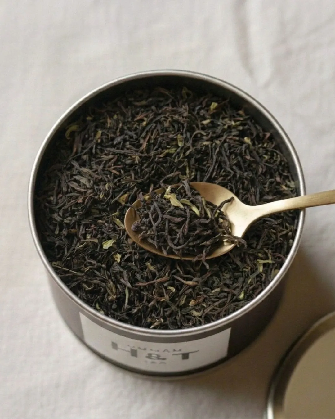 English Breakfast – Thé noir English Breakfast — L'alliance prestigieuse et revigorante de deux grands terroirs