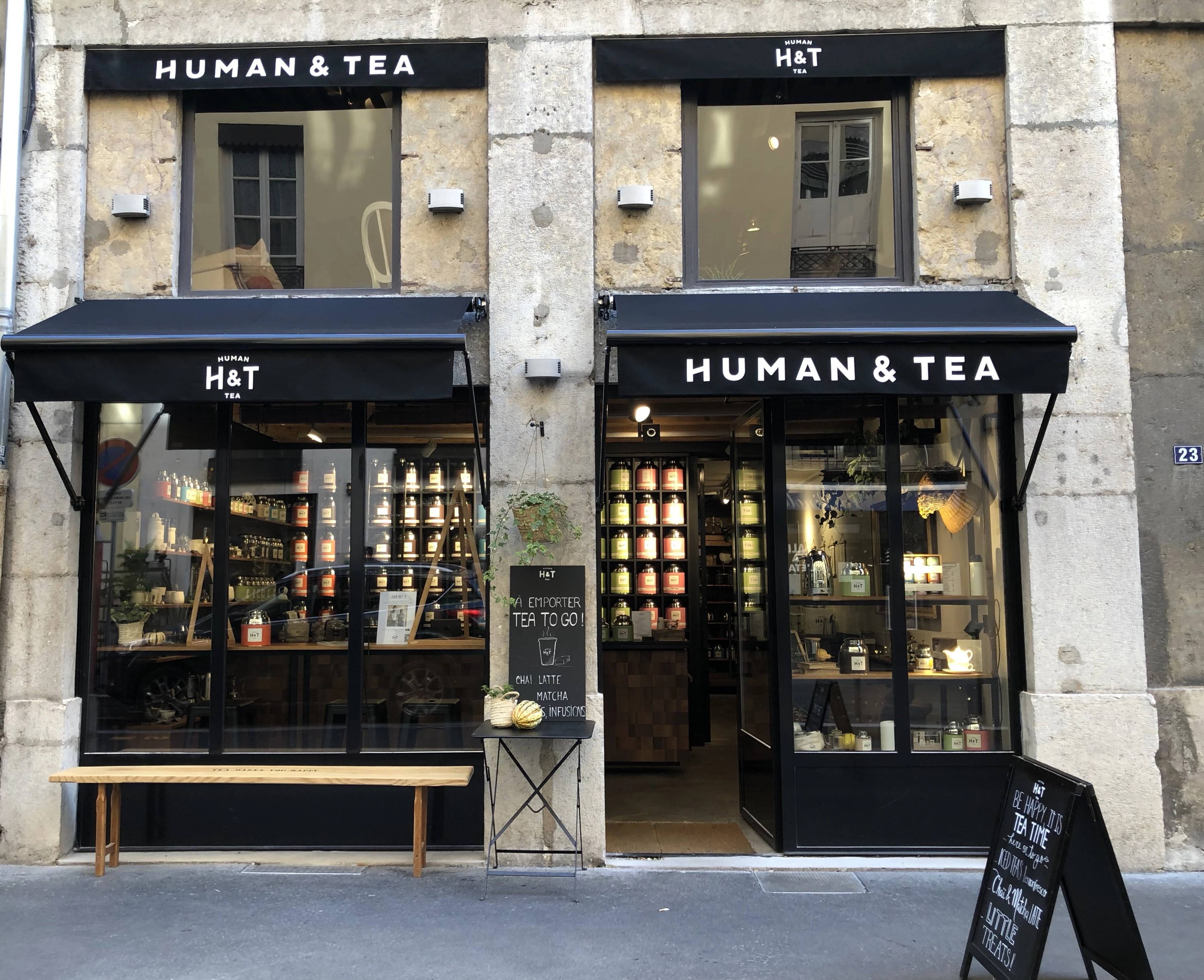 Intérieur de la boutique Human & Tea Auguste Comte